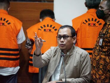 Plt jubir KPK Ali Fikri saat memberikan keterangan kepada awak media (Foto : Humas KPK)
