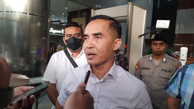 
 Eko Darmanto, Eks Kepala Bea Cukai Yogyakarta usai diperiksa KPK (Foto : alinea)
