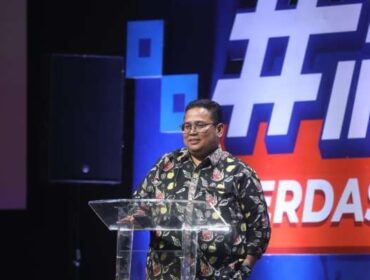 Ketua Bawaslu Rahmat Bagja menjadi pembicara dalam diskusi yang diadakan Detik.com bekerjasama dengan Kemenkominfo bertajuk #DemiIndonesia, di Jakarta, Kamis (7/12/2023). (Foto: Humas Bawaslu RI)
